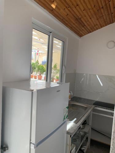Virtuvė arba virtuvėlė apgyvendinimo įstaigoje KPS apartament