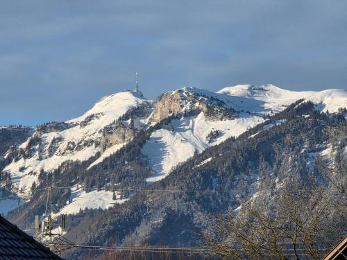 a snow covered mountain with a cross on top of it at Coraline -Koblach, 6-10 P, 3 Schlafzimmer, Küche, riesige Terrasse, Parkplatz, WiFi, Stellplatz Ski in Koblach