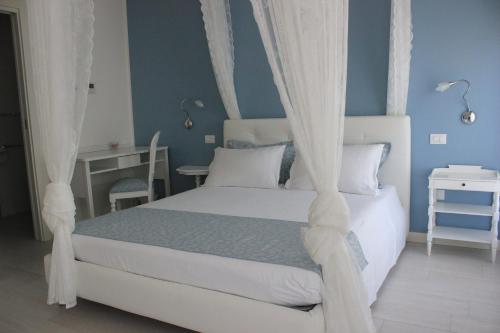 a bedroom with a white bed with a canopy at Punto 41 in Peschiera del Garda