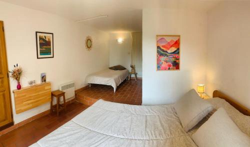 Llit o llits en una habitació de L'Amandière