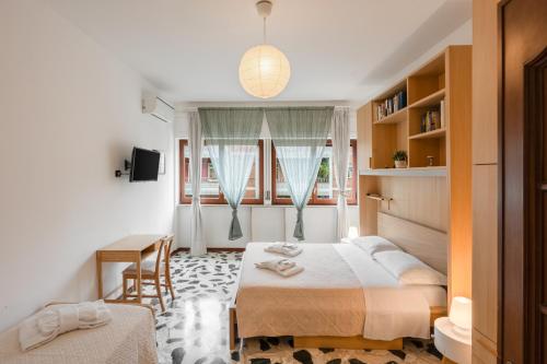 323 Cilea Apartment