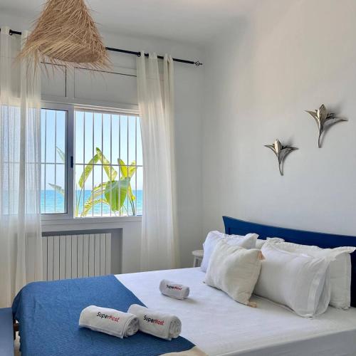 a bedroom with a bed with two towels on it at Maison Azur la Marsa plage in Tunis