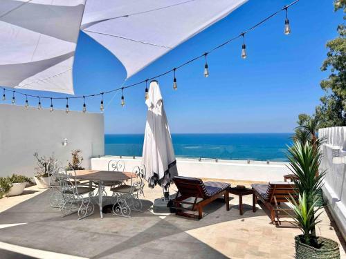CLIFF 2 Live Above the Sea, Between Sky Mediterranean