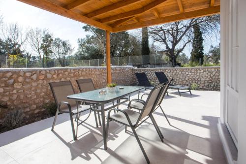 Sarah's just renovated 2-bedroom aparts in nature