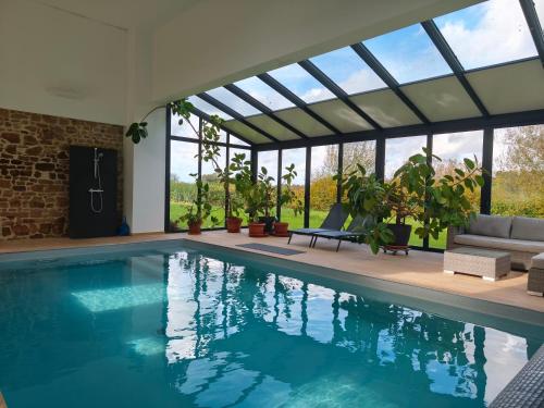 Piscina a La Vallée o a prop