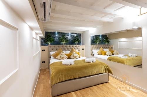 Teatro Pace Palace - Historic Center, luxury apartment, 3 bdr, A-C