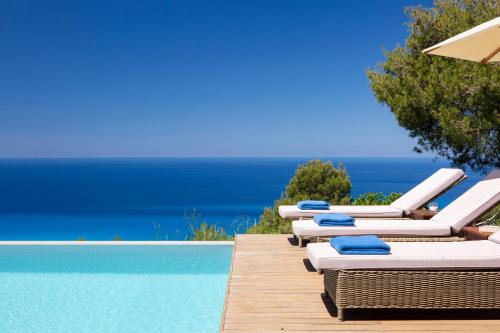 Villa Mirtes with breathtaking sea view,close to Porto Katsiki and Egremni