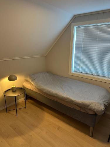 a small bedroom with a bed and a window at Gullvikvegen 33 in Namsos