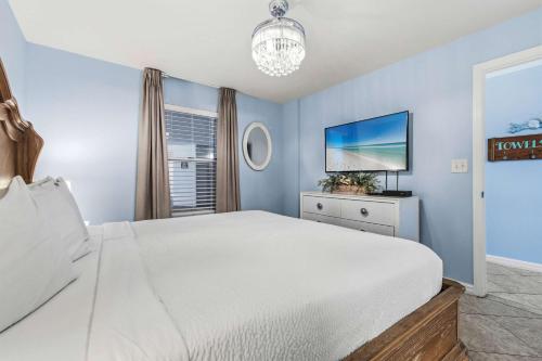 Pelican Beach Resort 504 photo 8