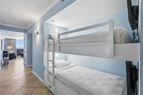 Pelican Beach Resort 504 photo 12