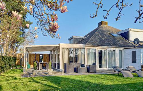 a screened in porch of a house at Oud Kempen Bungalow 183 in Stavenisse