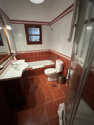 a bathroom with a tub and a toilet and a sink at Tijarafe 2 in Tijarafe