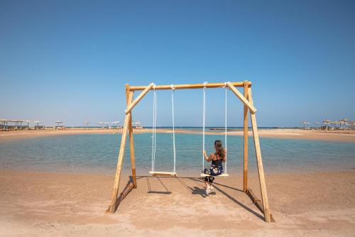 Hurghada Long Beach Resort — Beach