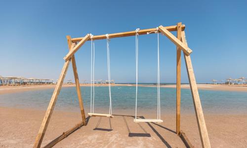 Hurghada Long Beach Resort — Beach
