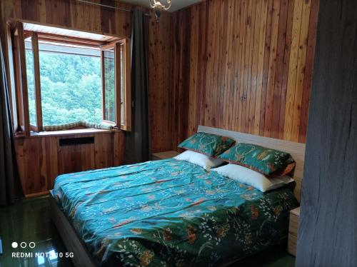 a bedroom with a large bed with a window at Terminillo Lo chalet in Terminillo