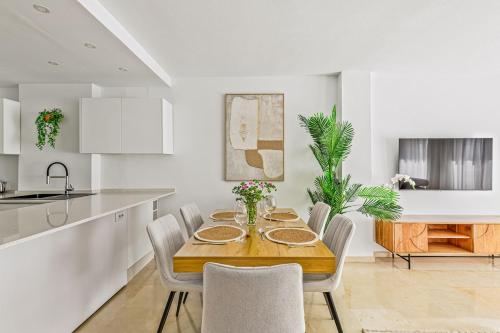 Casa Marina - Estepona Port Sleeps 6 Sea Views