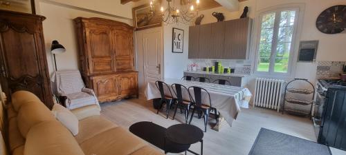 ครัวหรือมุมครัวของ chartreuse st Cernin