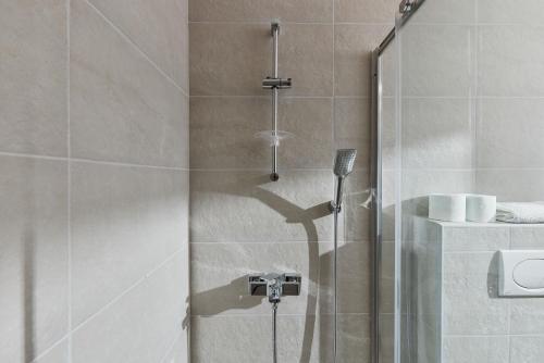 a shower with a glass door in a bathroom at Adriatic Heights Holiday Apartments in Kavač