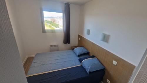 2 pieces avec piscine, 150m plage Cannes