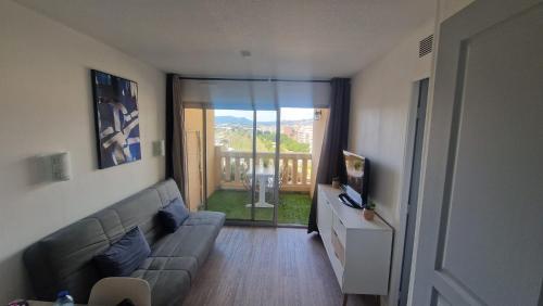 2 pieces avec piscine, 150m plage Cannes
