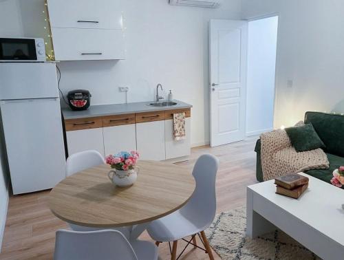 Room with a private bathroom in the city center