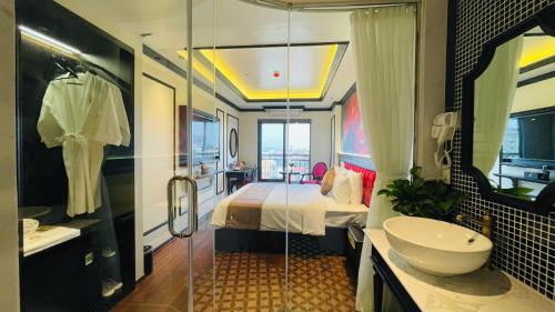 a bathroom with a bed and a shower and a sink at Glory Hotel Vĩnh Yên in Nhân Mỹ