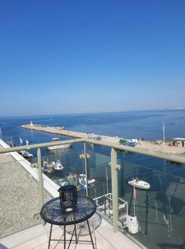Le Phare du Grau Duplex dexception rooftop 100 m vue mer panoramique