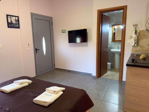 a bedroom with two towels on a bed and a bathroom at Villa Georgia beach in Neos Marmaras