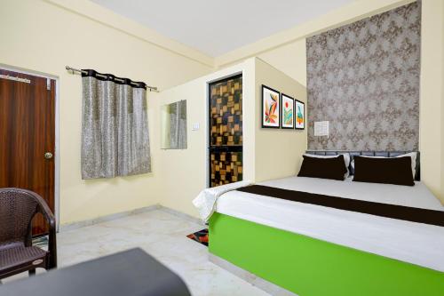 a bedroom with a large bed in a room at HOTEL O GUMTHI in Māharjhari