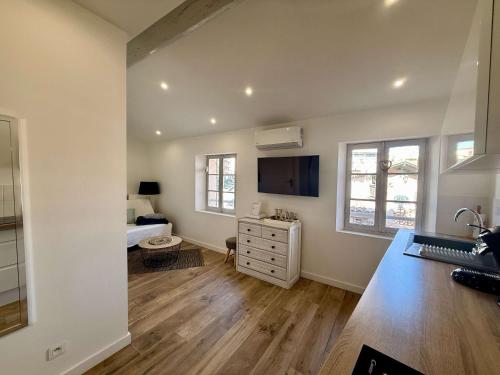 B060 Bel appartement au Suquet proche plage et palais