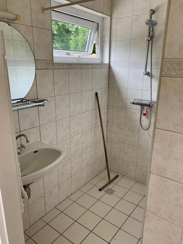 a bathroom with a sink and a mirror at Slufterduin 80 in De Cocksdorp