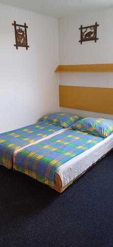 a bed in a room with a bed sidx sidx sidx at Penzion Mirja in Hodkovice