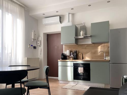 Modern Design Apartment Near Metro, Milan City Center