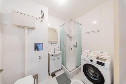 Zagreb 267 - Studio Apartment - Keyboy entry - Completely New - Monthly Rent - WiFi