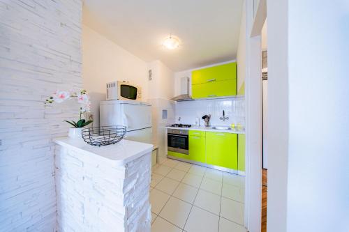 Zagreb 267 - Studio Apartment - Keyboy entry - Completely New - Monthly Rent - WiFi