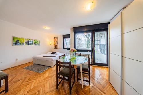 Zagreb 267 - Studio Apartment - Keyboy entry - Completely New - Monthly Rent - WiFi