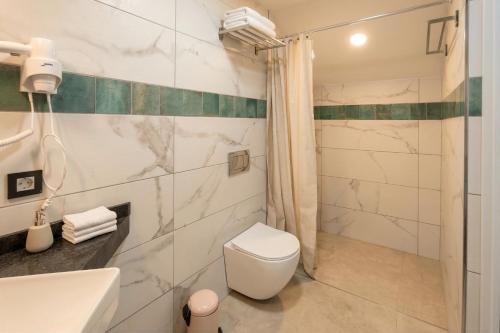 VillasRoyale León - heated pool and barrier free access