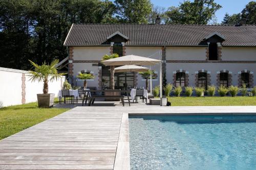 Πισίνα στο ή κοντά στο Chateau De La Resle - Design Hotels