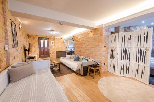 Petrino Stone Haven with Panoramic Bridge View