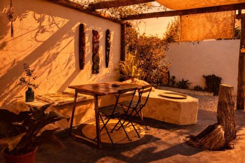 a room with a table and a chair and a wall at Refúgio do Frade in Aldeia do Mato