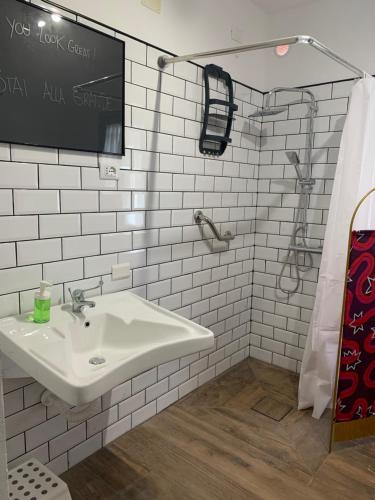 a white bathroom with a sink and a shower at Agriturismo Amarasca in Gagno