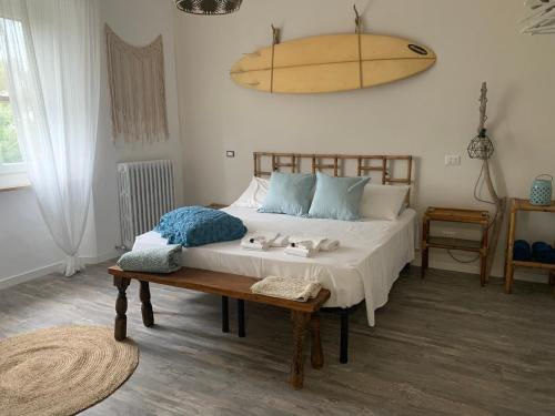 a bedroom with a bed with a surfboard on the wall at Agriturismo Amarasca in Gagno