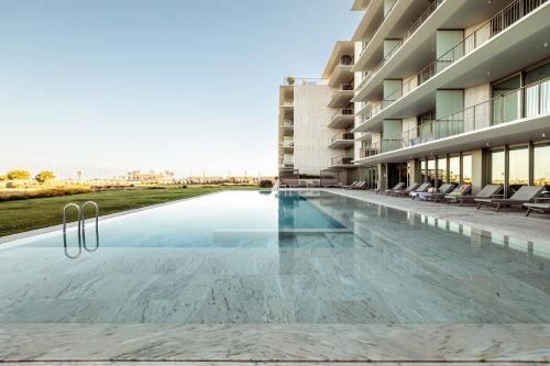 Bayline Beachfront Apartment Pools, Spa & Gym