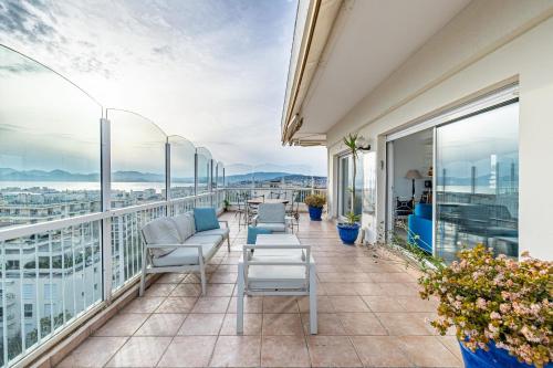 72 MAR - Stunning 2-bedroom rooftop with sea view - parking
