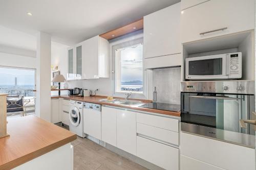 72 MAR - Stunning 2-bedroom rooftop with sea view - parking