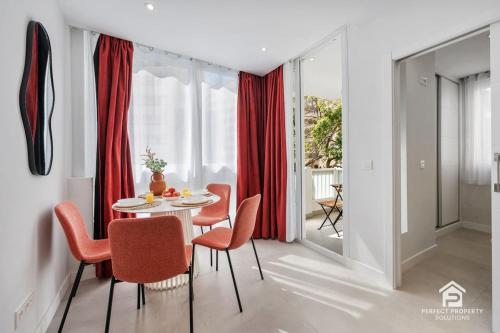 Marbella Beachside 1BR - Pool & Walk to Town