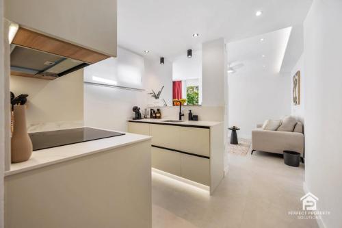 Marbella Beachside 1BR - Pool & Walk to Town
