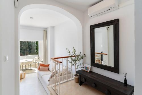 Modern apartment in Cabopino port