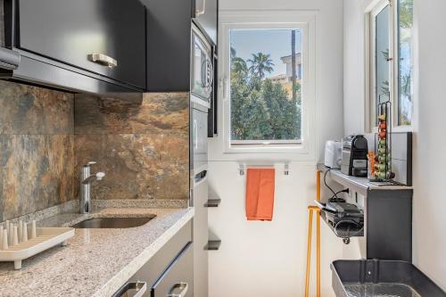 Modern apartment in Cabopino port