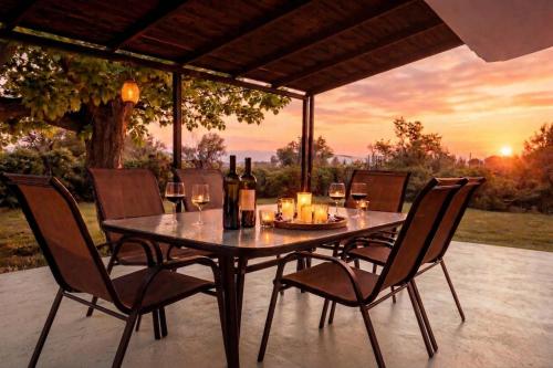 Villa Oliva - 5 Acre Olive Grove - BBQ - Ideal for Families & Groups